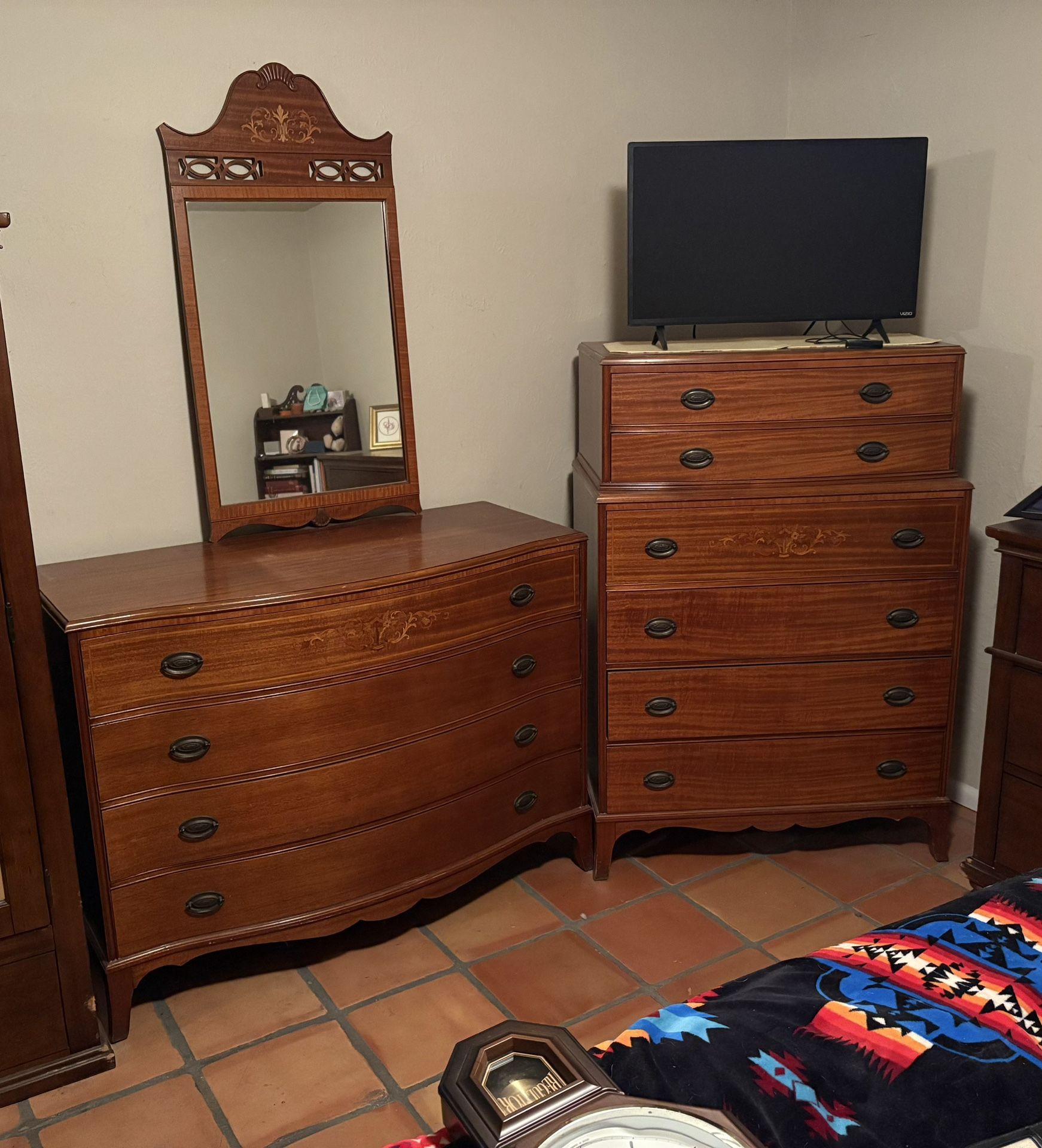 Bedroom Set With Dresser With Mirror, Hiboy, Vanity and nightstand