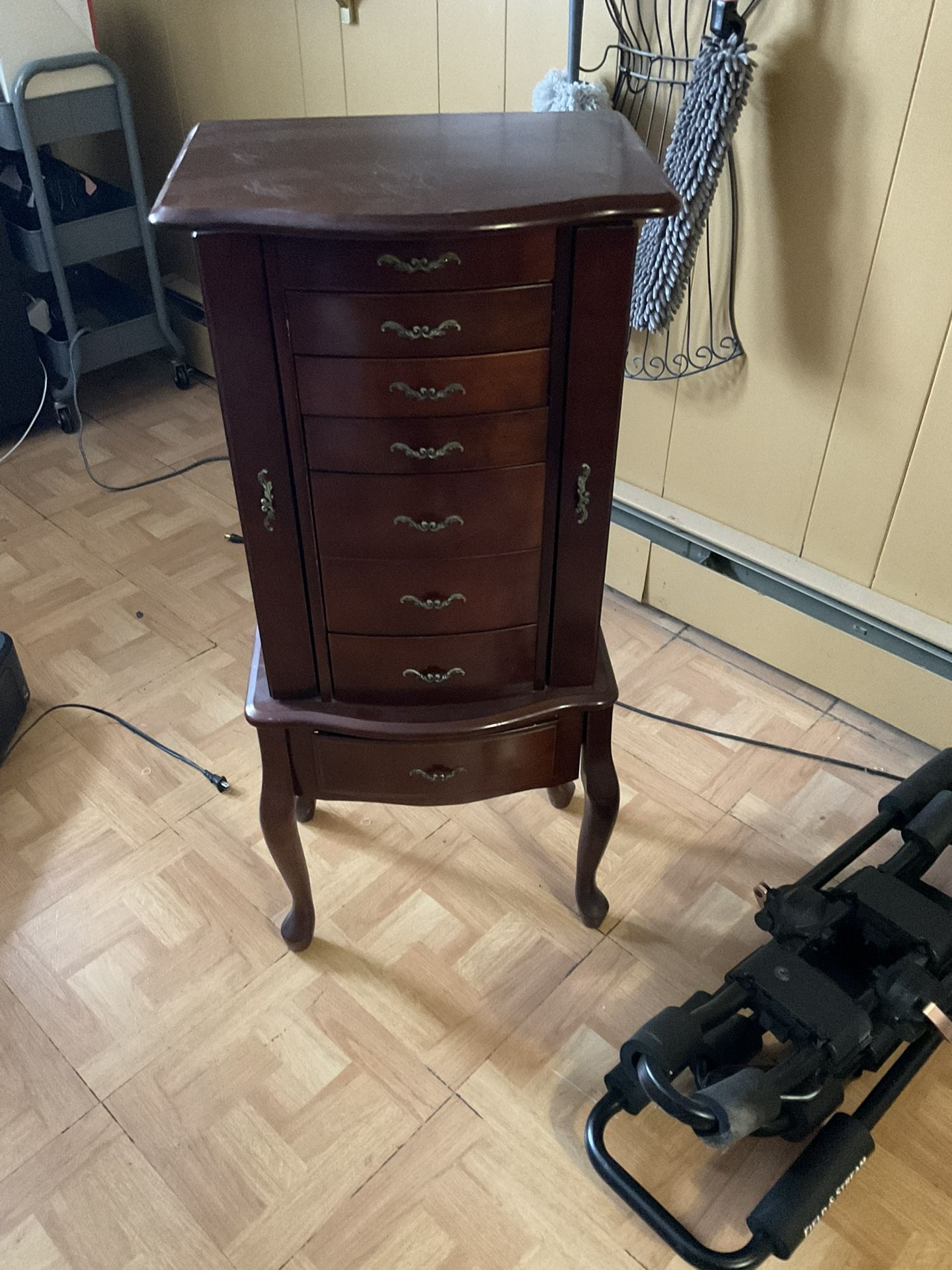 Standing Jewelry Box