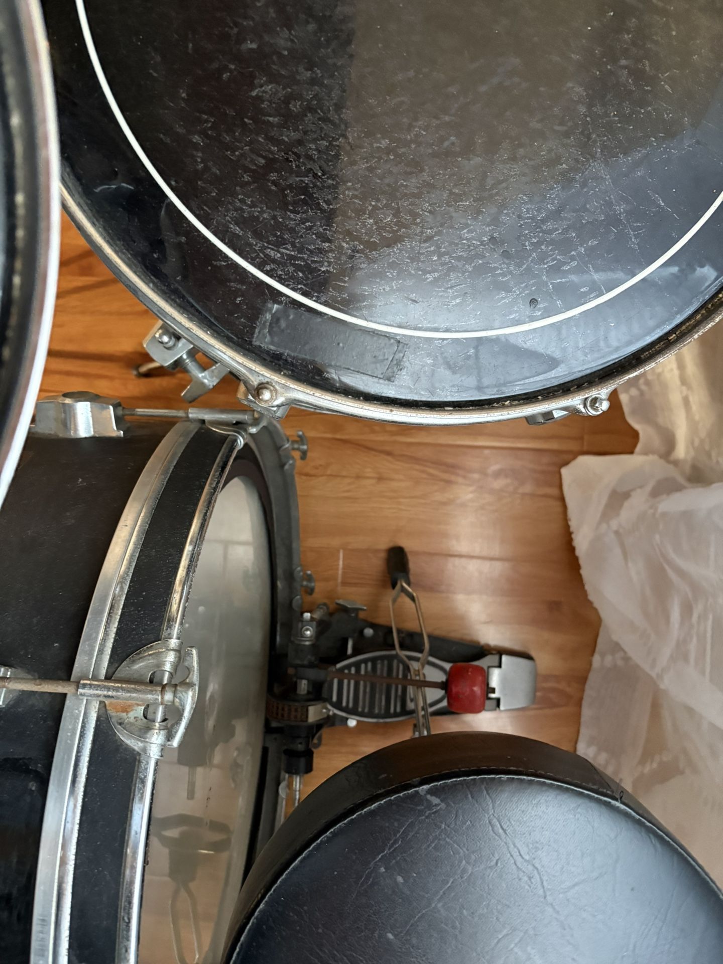  Ludwig BackBeat Complete 5-Piece Drum Set With Hardware and Cymbals - Black Sparkle