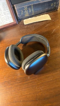 AirPods Max version 6F25