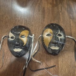 2 Wall Masks