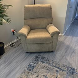 Comfy Electric Recliner 