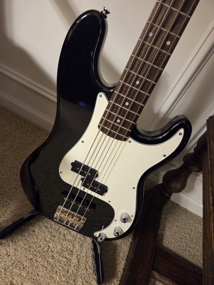 VINTAGE SQUIRE BY FENDER ELECTRIC BASS GUITAR WITH CASE - MINT!