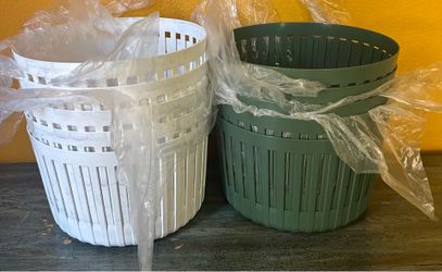 New set of 10 plastic storage baskets. Medium