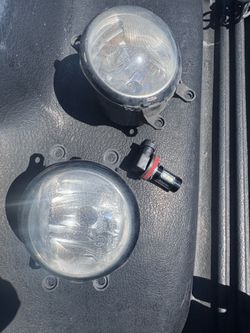13 Tacoma Stock Fog Lights / LED bulbs combo