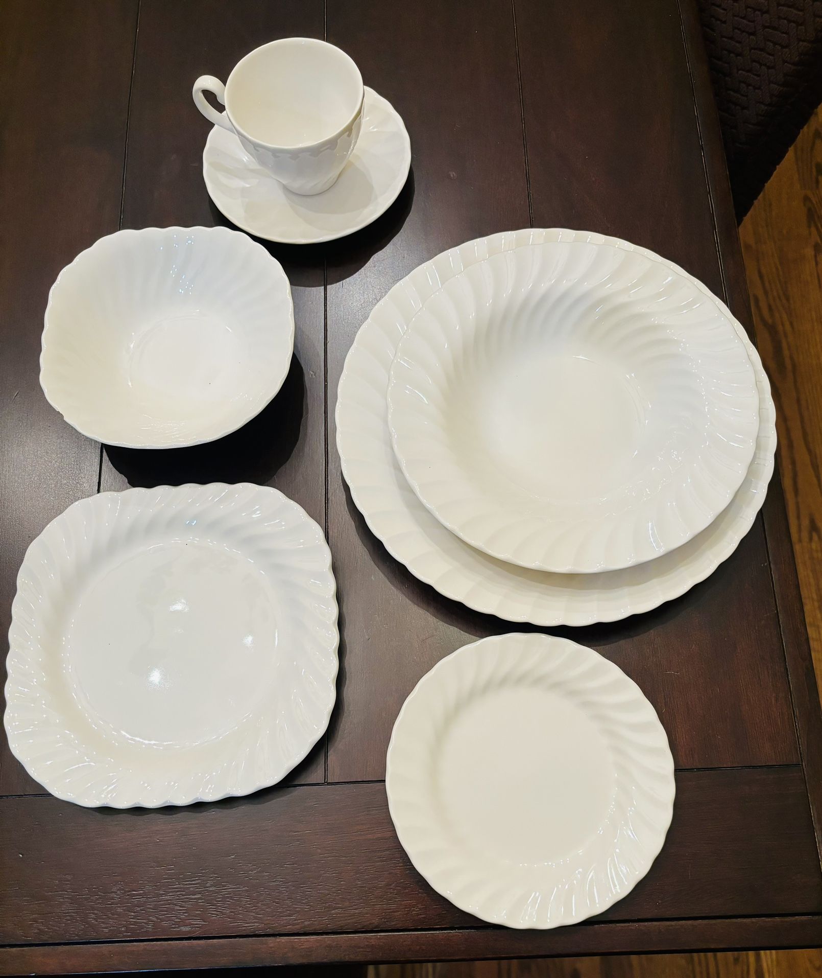 Snow White regency by Johnson bros 84 pc tot JBSUS platinum Swirl edge Service for 12 7-piece sets