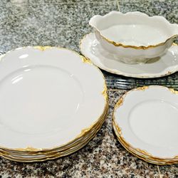 8-Piece Hutschenreuther Selb "The Blenheim 970" Fine China Set: Gravy Boat, 4 Dinner Plates & 3 Racine Dessert Plates