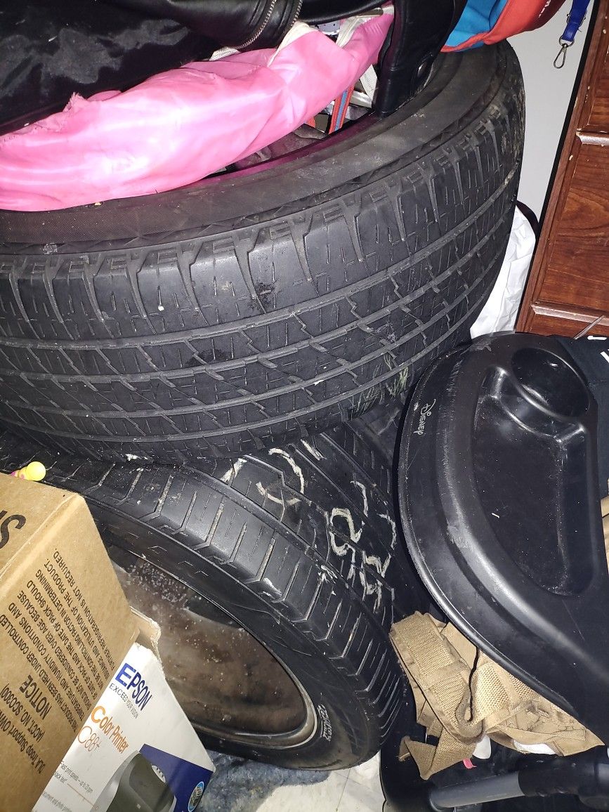 285/45R22