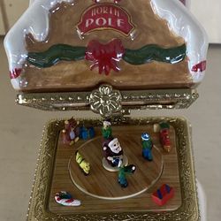 Mr Christmas Vintage Ceramic Music box/ornament Plays Joy 2 The World 