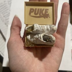 Zuru 5 Surprise Mega Gross Mini Brands - Puke Just Spew It Sneakers figure. 