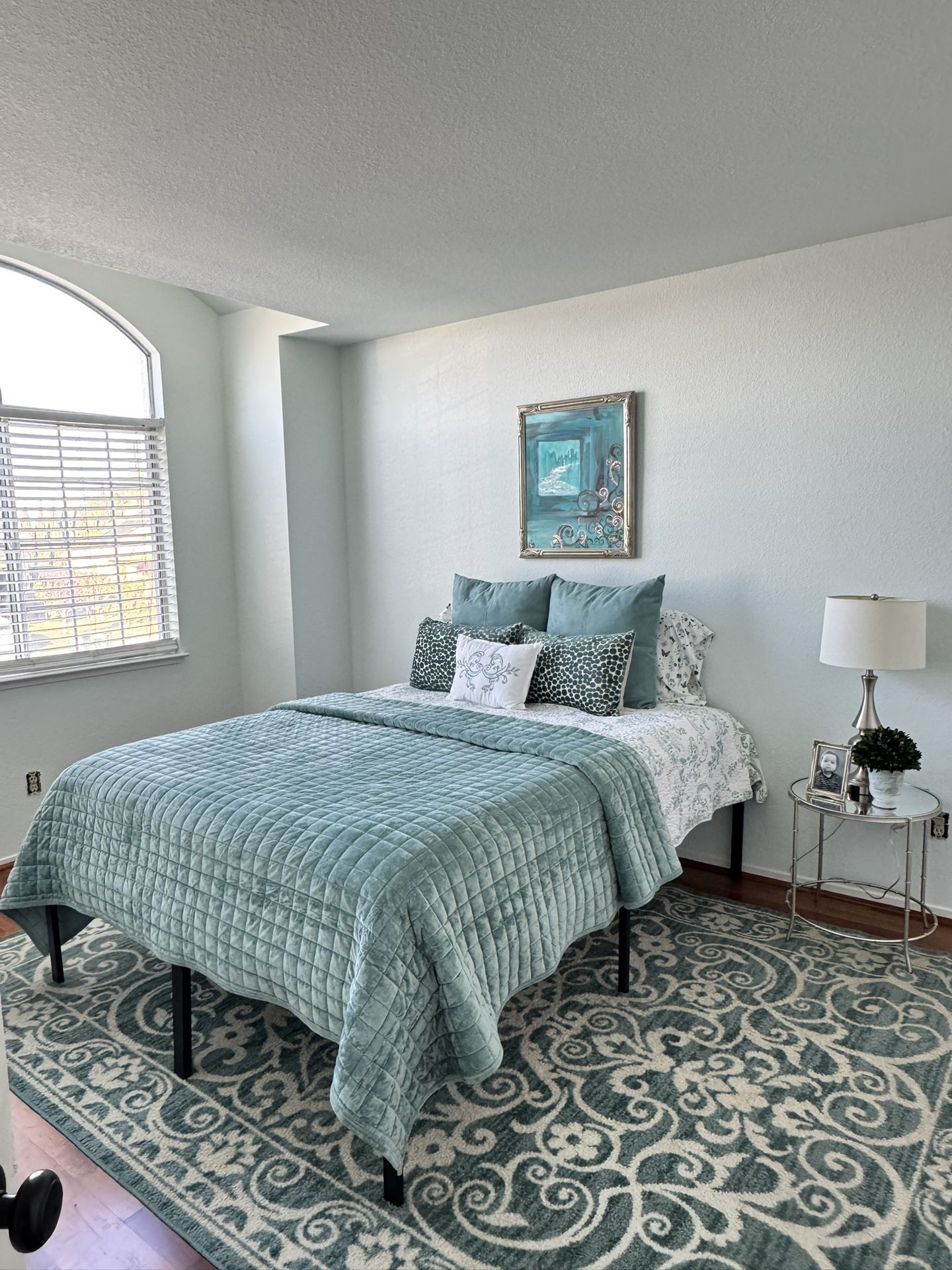 Platform Metal Queen Size Bed Frame