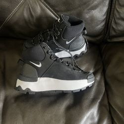 Nike Women Boots