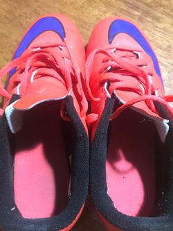 Outdoor soccer shoes