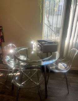 Clear round table