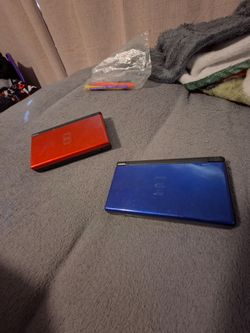 Nintendo DS lite  (2 of them)