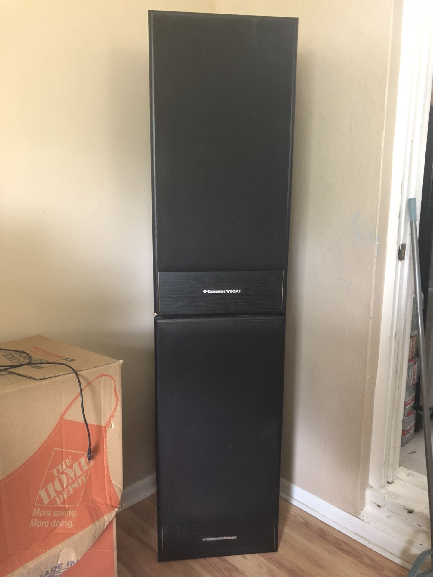 Cerwin Vega E315 floor speakers (pair)