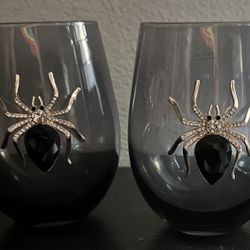 2 Piece Glass Set With 3D Rhinestones Spiders On Front