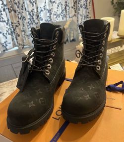 LOUIS VUITTON SHOES NEW (size11)