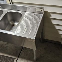 KROWNE NFS 48" 3 COMPARTMENT SINK