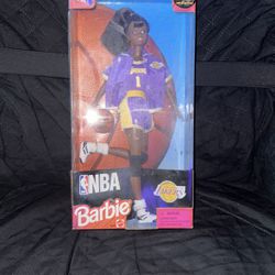 1998 NBA BARBIE DOLL OF THE LOS ANGELES LAKERS