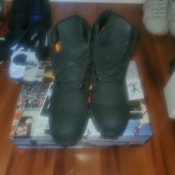 timberland boots,back color,size 8