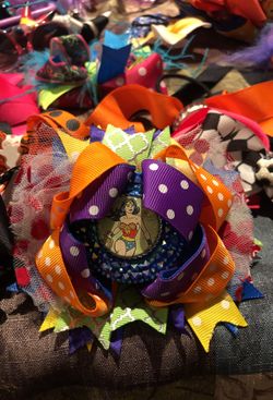 Large lot of bows