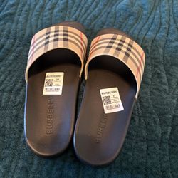 Size 37  (runs Big & Fits Good on 7.5-8 in WOMENS) $80