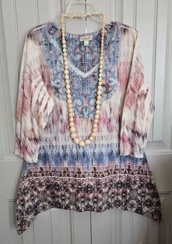 BEAUTIFUL ✨️ONE WORLD ✨️ Women's Pull Over and 3/4 sleeve. Top Size (XL) 
$10 **(NECKLACE NOT INCLUDED)
💰Cash Only. 
✨️EXCELLENT CONDITION! (Slide th