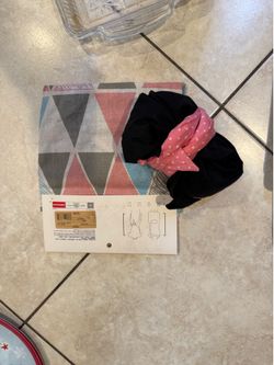 Kitchen things, place mats, ice trays, trays, bowls, aprons