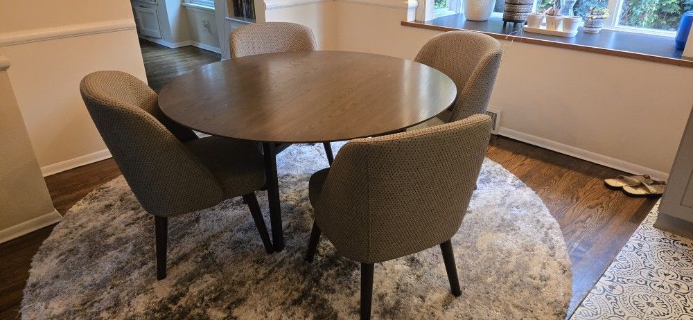 Round Dining Table With 4 Chairs For Sale $300 OBO