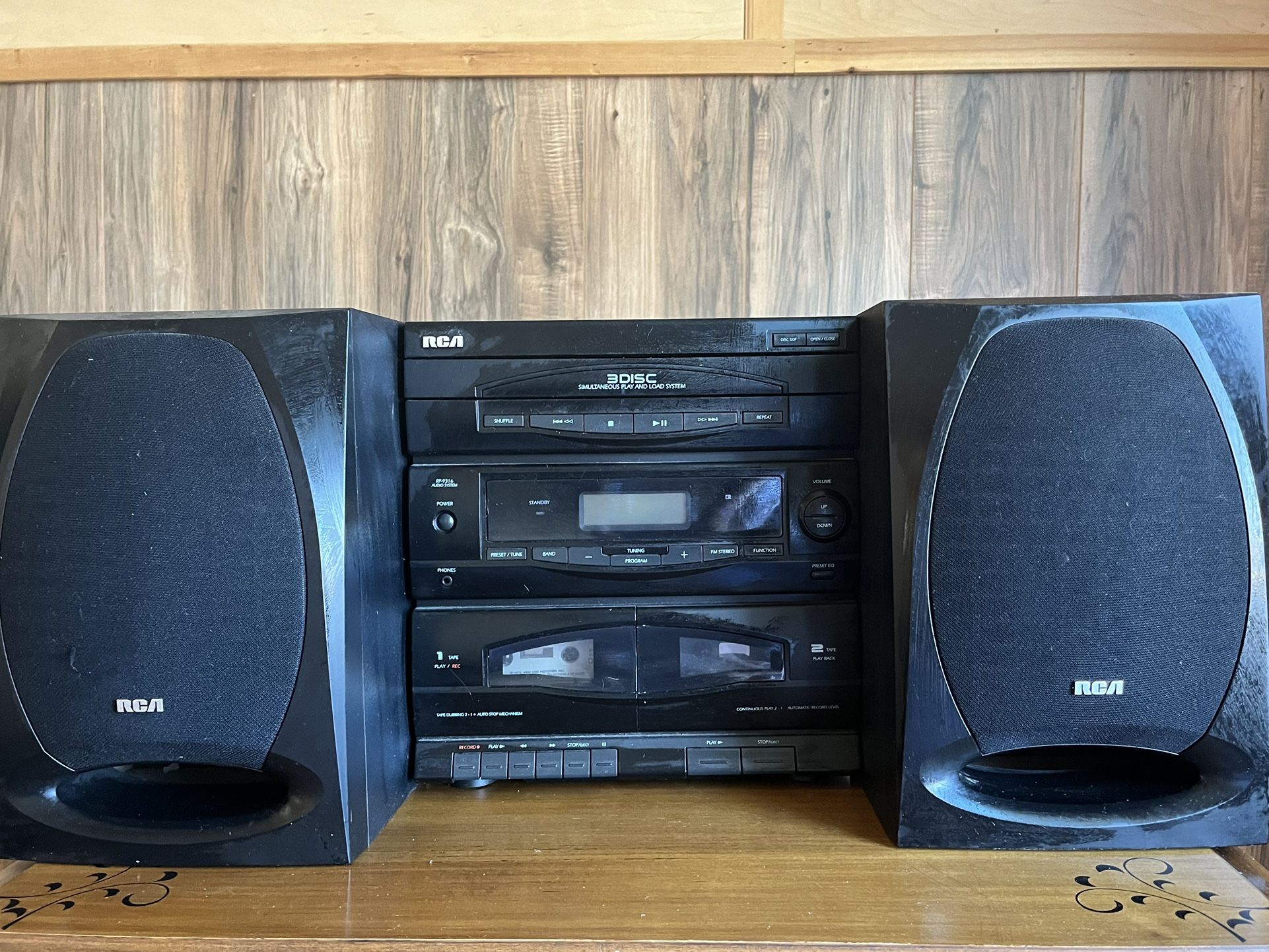 RCA Stereo System With Speakers