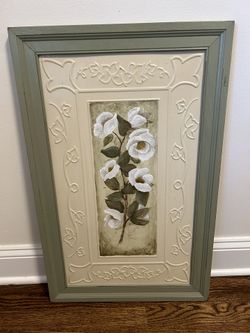 TIN FLORAL WALL ART IN WOOD FRAME