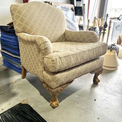 ENGLISH STYLE ARMCHAIR 