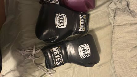 Reyes boxing gloves 14 oz