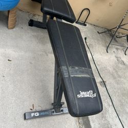 EXERCISE BENCH AND PESAS (weights)