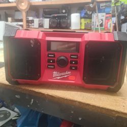 Milwaukee 2890-20 18V Dual Chemistry M18 Jobsite Radio with Shock Absorbing End Caps, USB 2.1A Smartphone Charging, and 3.5mm Aux Jack