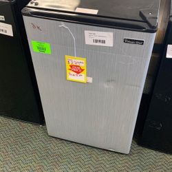 MAGIC CHEF MINI FRIDGE