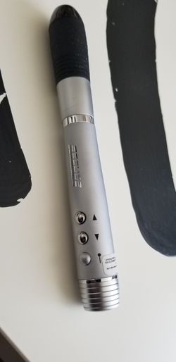 Laser pointer and powerpoint presenter