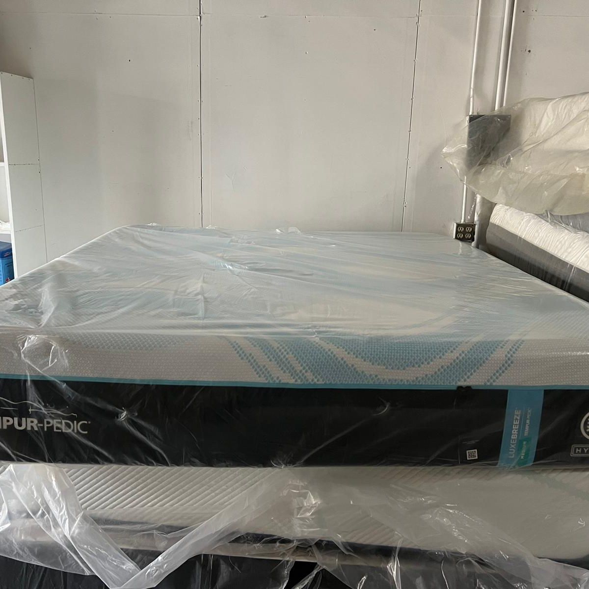 Store Liquidation💸 King Mattress Tempurpedic LuxeBreeze Medium Hybrid 2.0