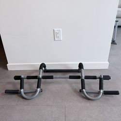 Pull Up Bar