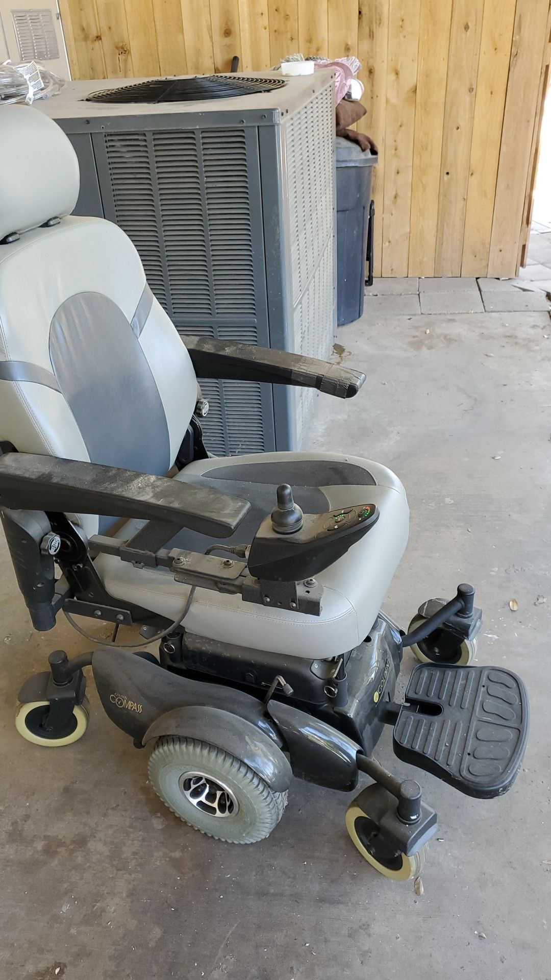 Electric wheelchair Golden compass