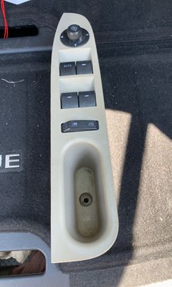 Thousand eight Ford fusion driver side door is switch