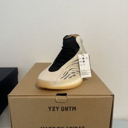 Yeezy QNTM 