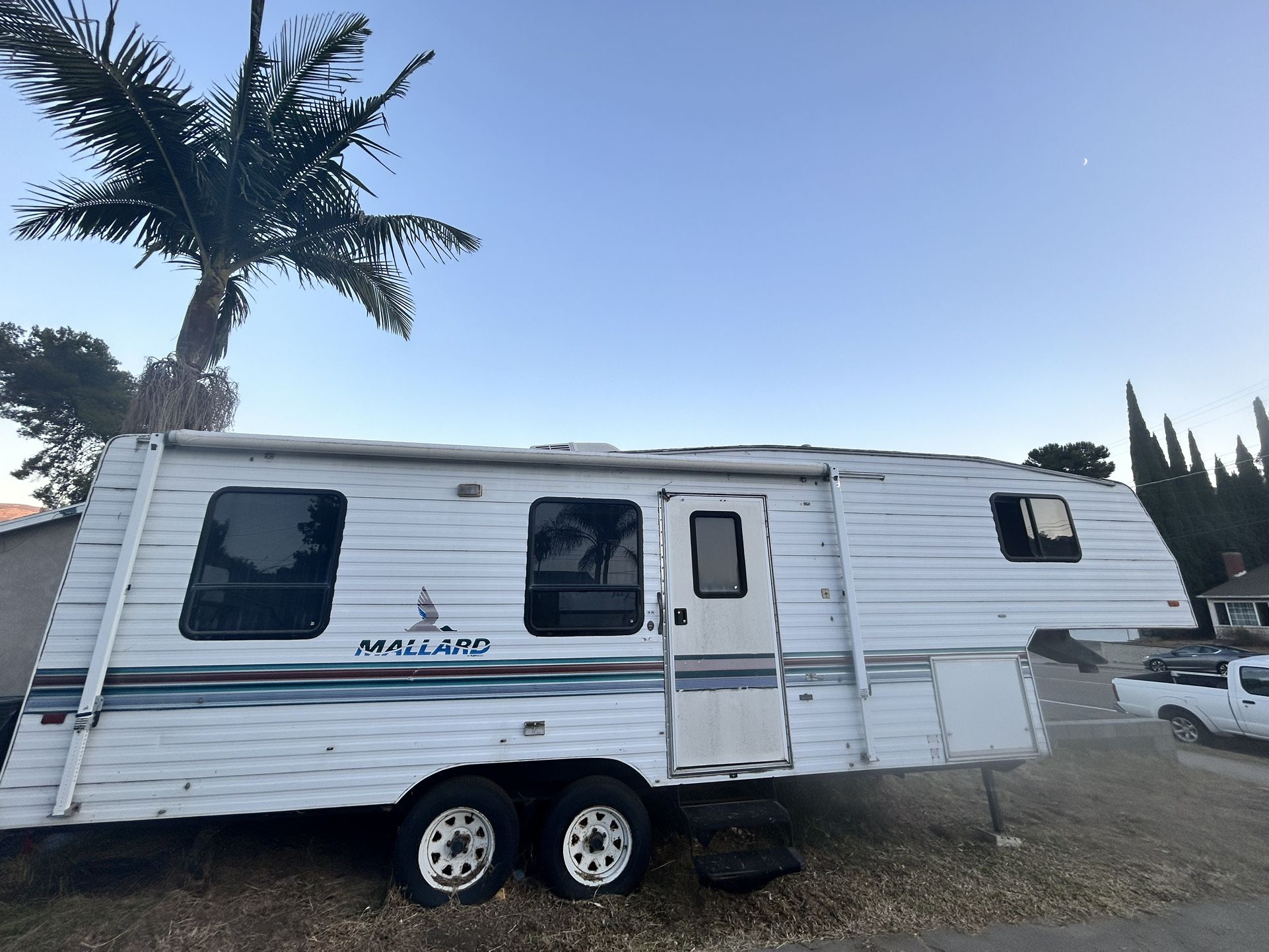 1996 Mallard 5th Wheel Trailer *Read below*