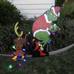 THE GRINCH AND MAX STEALING CHRISTMAS LIGHTS Lawn Art