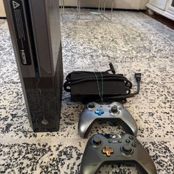 Xbox One Halo Limited Edition Console + Controllers