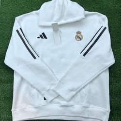 Real Madrid hoodie size 3XL fits like 2XL 