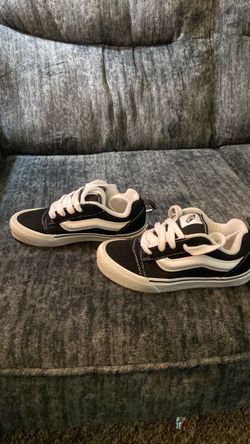 VANS KNU SKOOL BLACK & WHITE SIZE US 3