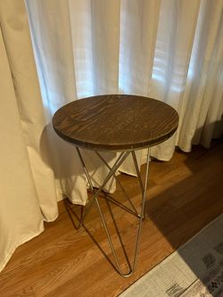 Round Wood Top Side Table with Hairpin Legs