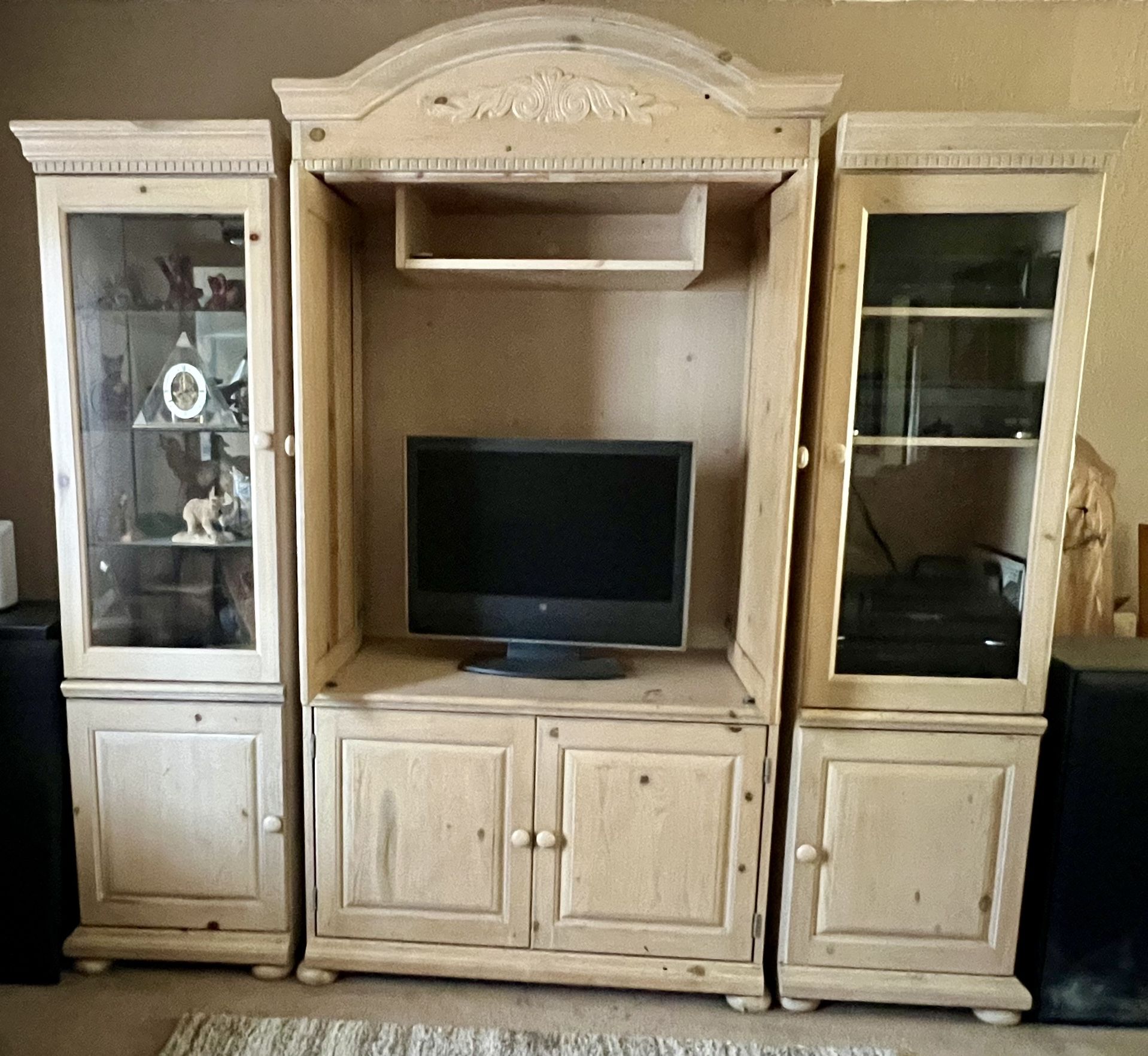 Entertainment Center $50 / offer